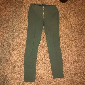💚 bebe Olive Green High Waisted Zipper Leggings